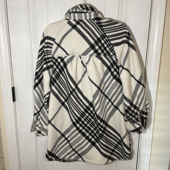 Future Collective - oversized plaid overcoat/shacket - Picture 3 of 4